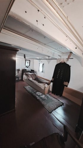 HMS Warriorin kapteenin makuuhytti (Captain's Sleeping Cabin)