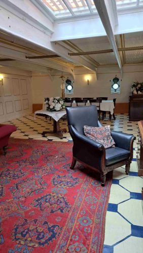  Kapteenin salonki (Captain's Cabin) 