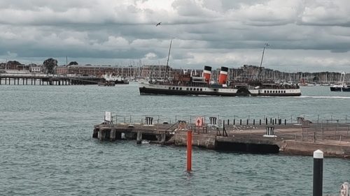 Kuvassa näkyvä ainutlaatuinen ja historiallinen alus on PS Waverley