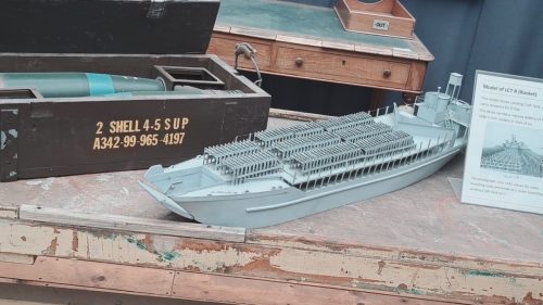 Raketinheitin laivan pienoismalli D-Day päiviltä