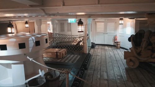 HMS Victoryn ylempi tykkikansi (Upper Gun Deck) 