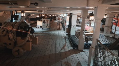 HMS Victoryn keskimmäinen tykkikansi (Middle Gun Deck) 
