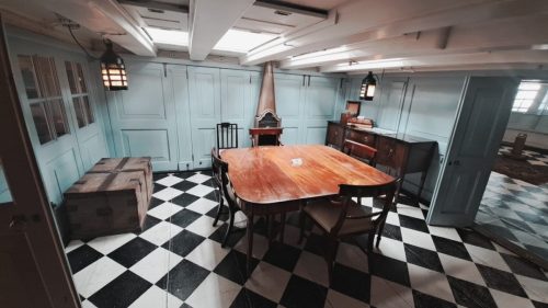  HMS Victoryn kapteenin ruokailusalonki (Captain's Dining Cabin)