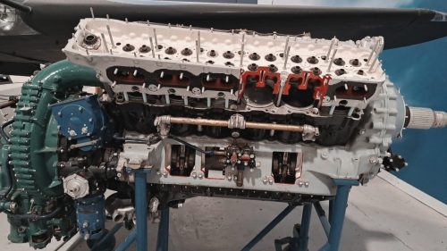 Rolls-Royce Merlin on yksi ilmailuhistorian legendaarisimmista lentokonemoottoreista. Tämä on 27-litrainen mekaanisesti ahdettu V12-moottori.