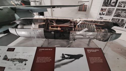 Messerschmitt Me 262 -suihkuhävittäjä Junkers Jumo 004A B-1 -suihkumoottori, 