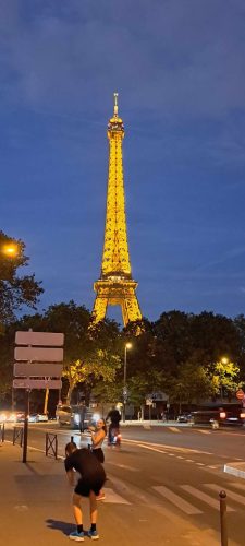 Eiffel iltavaistuksessa