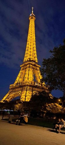 Eiffel iltavaistuksessa