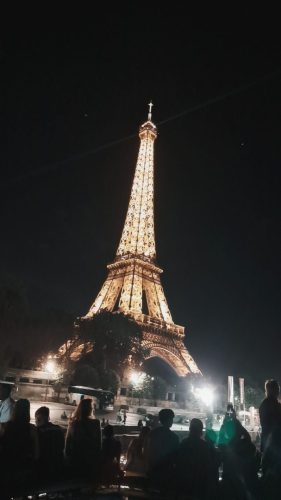 Yövalaistu Eiffel
